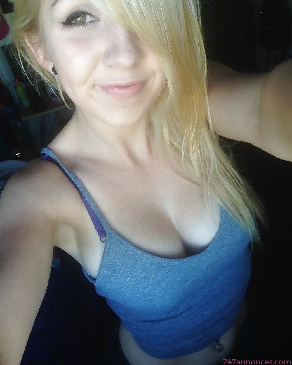 escort-Emma, blonde aux charmes irrésistibles